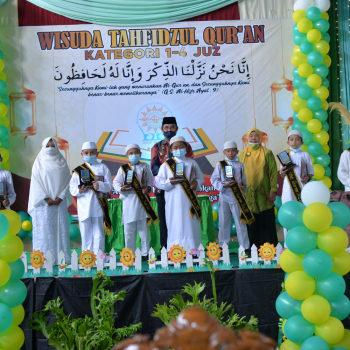 Penyerahan Plakat (2)